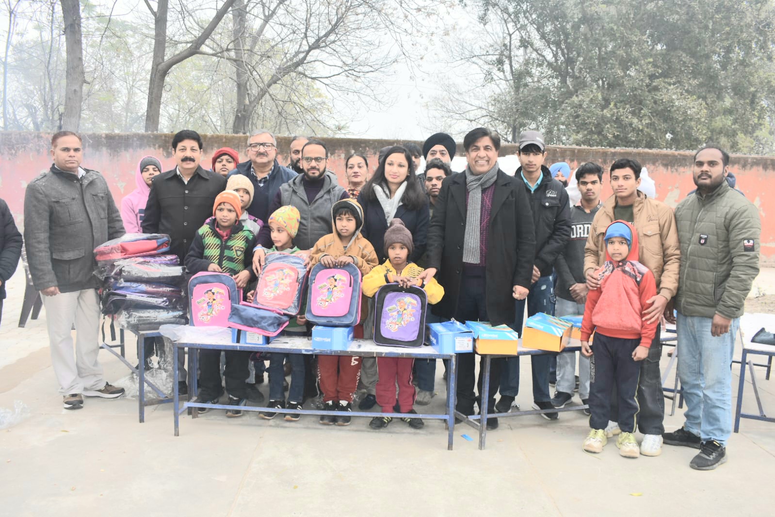 कैबिनेट मंत्री जिम्पा और डिप्टी कमिश्नर ने बाल गृह में बच्चों के साथ मनाई लोहड़ी